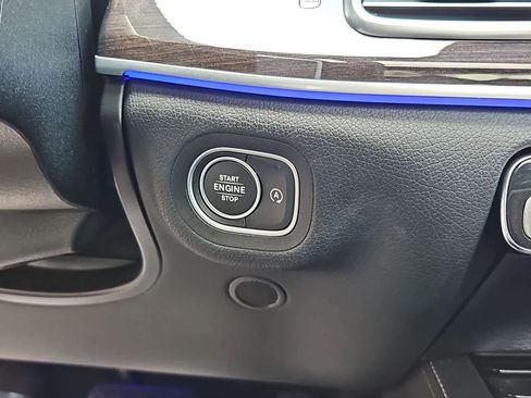 Used 2024 Mercedes-Benz GLS 450 4MATIC image 40