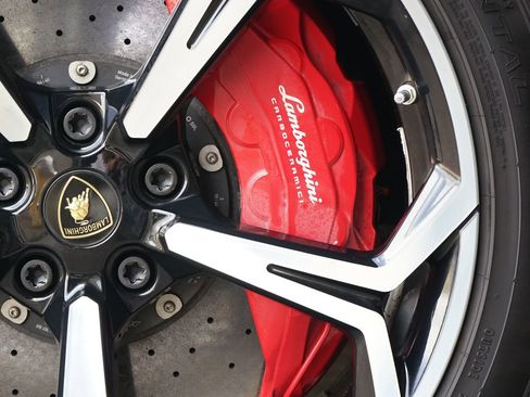 Used 2021 Lamborghini Urus image 38