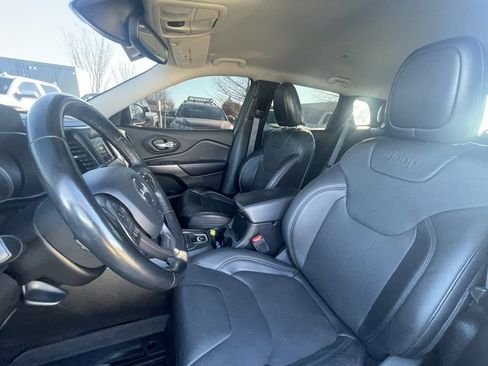 Used 2021 Jeep Cherokee Latitude Lux w/ Mopar Interior Package image 21