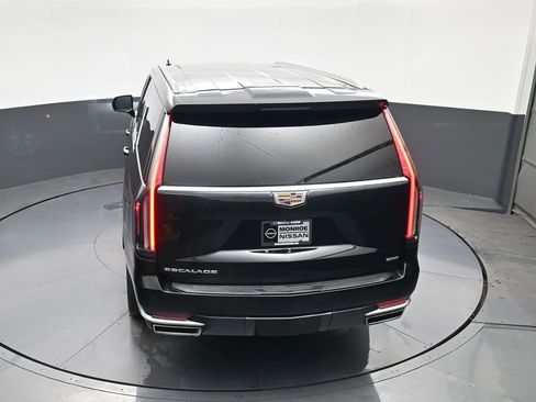 Used 2022 Cadillac Escalade ESV Premium Luxury image 32