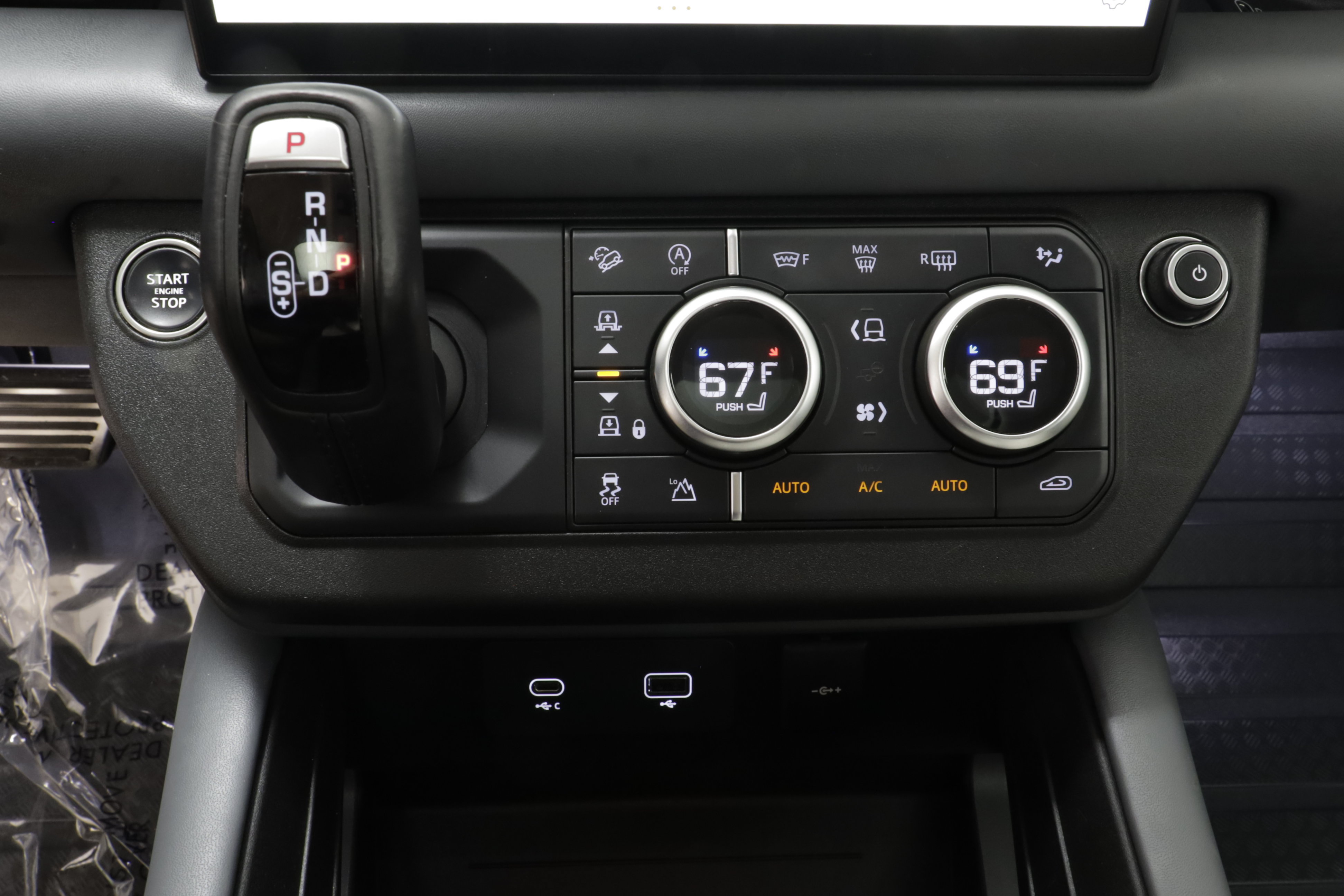 Used 2024 Land Rover Defender 130 X-Dynamic SE AWD/4WD image 12