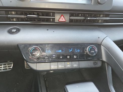 Certified 2025 Hyundai Elantra Sport FWD image 11