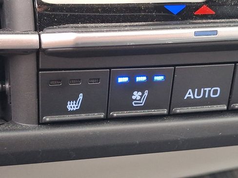Certified 2021 Toyota Sienna Limited AWD/4WD image 28