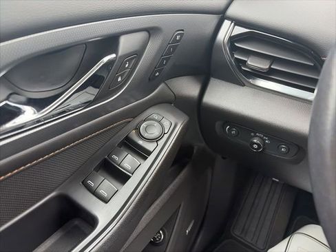 Used 2021 Chevrolet Traverse Premier w/ Redline Edition image 24