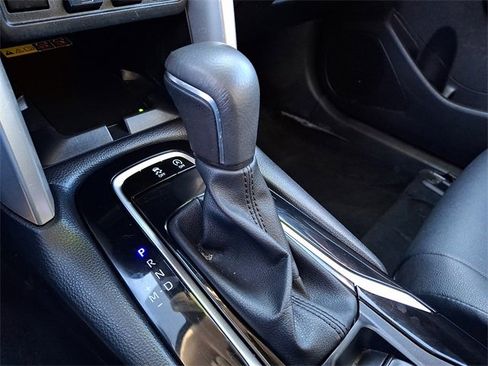 Used 2024 Toyota Corolla Cross XLE image 14