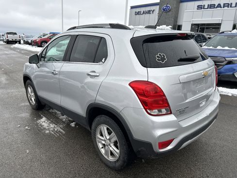 Used 2019 Chevrolet Trax LT w/ LT Convenience Package image 12