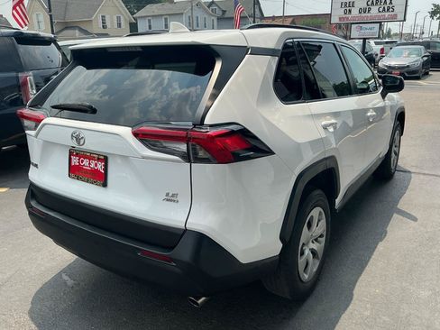 Used 2021 Toyota RAV4 LE AWD/4WD image 4
