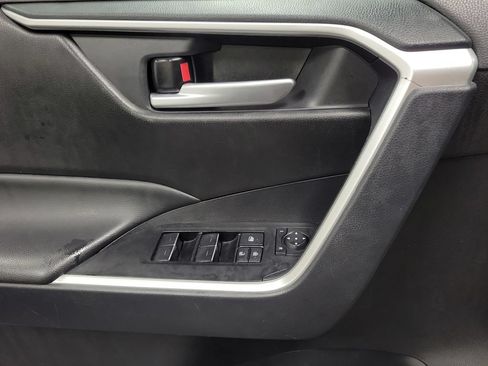 Used 2025 Toyota RAV4 XLE AWD/4WD image 29