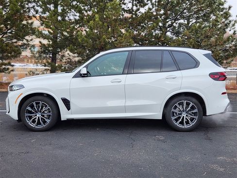 Used 2024 BMW X5 xDrive40i w/ M Sport Package image 2