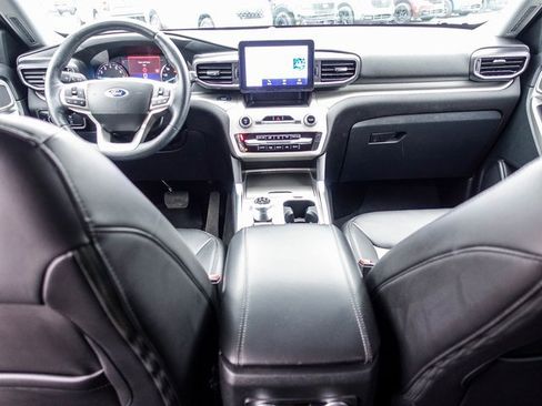 Used 2023 Ford Explorer XLT w/ Equipment Group 202A image 4