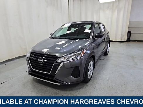 Used 2022 Nissan Kicks S FWD image 3