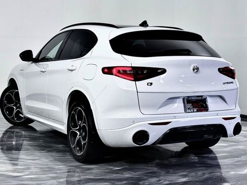 Used 2023 Alfa Romeo Stelvio Veloce AWD/4WD image 11