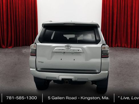 Used 2015 Toyota 4Runner SR5 AWD/4WD image 6