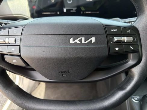 Used 2025 Kia K4 FWD image 23