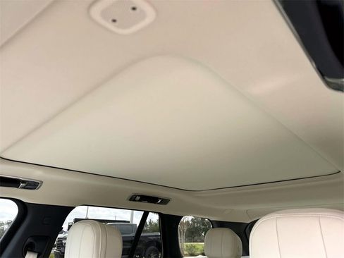 New 2025 Land Rover Range Rover SE image 19