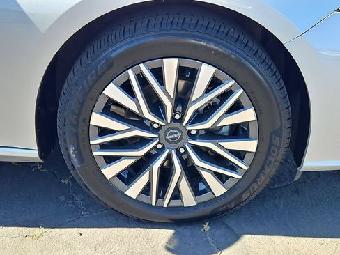 Used 2024 Nissan Altima 2.5 SV FWD image 30