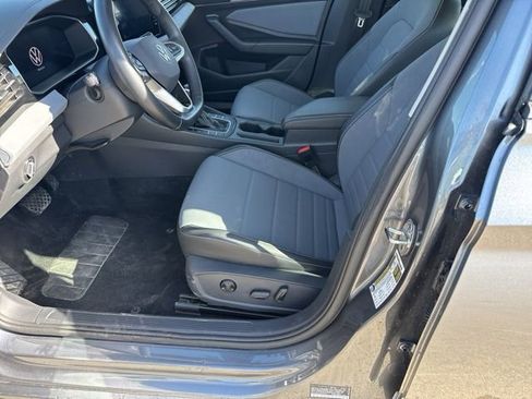 Used 2025 Volkswagen Jetta SE FWD image 5