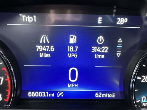 Used 2020 Ford Explorer XLT w/ Equipment Group 202A image 31