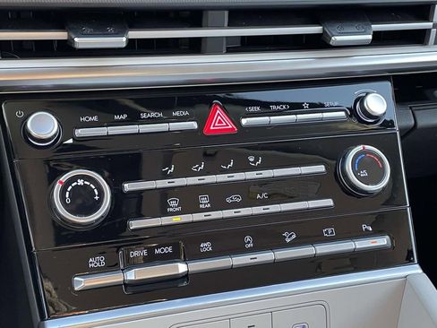 Certified 2025 Hyundai Santa Fe SE image 18