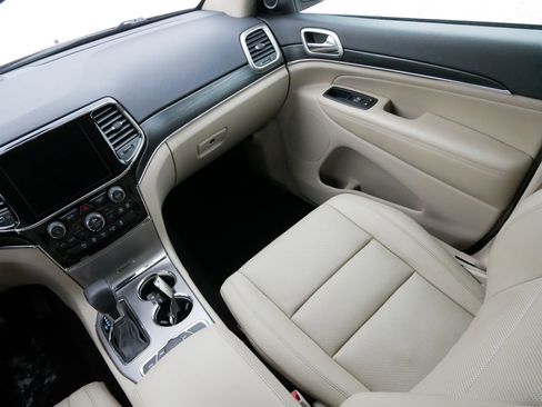 Used 2020 Jeep Grand Cherokee Limited w/ Luxury Group II image 11