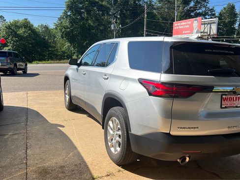 Used 2022 Chevrolet Traverse LS FWD image 11