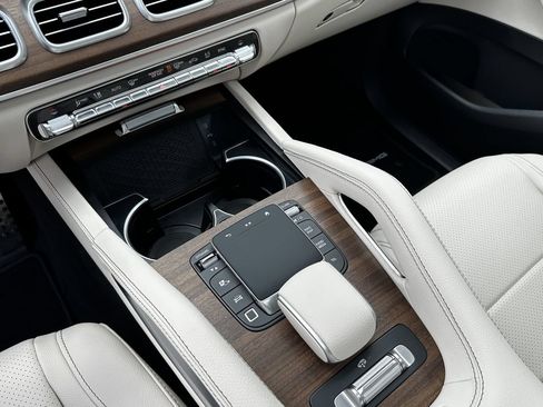 New 2026 Mercedes-Benz GLS 450 4MATIC image 32