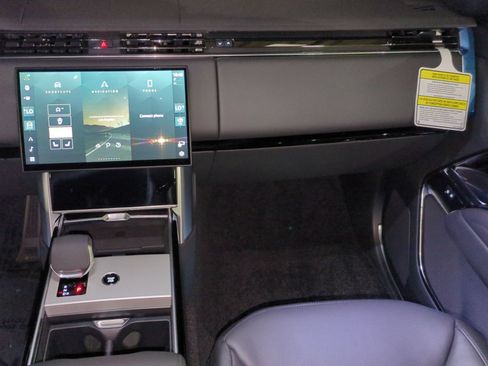 New 2026 Land Rover Range Rover Long Wheelbase SE AWD/4WD image 28