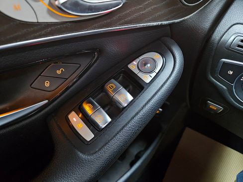 Used 2019 Mercedes-Benz GLC 300 4MATIC image 26