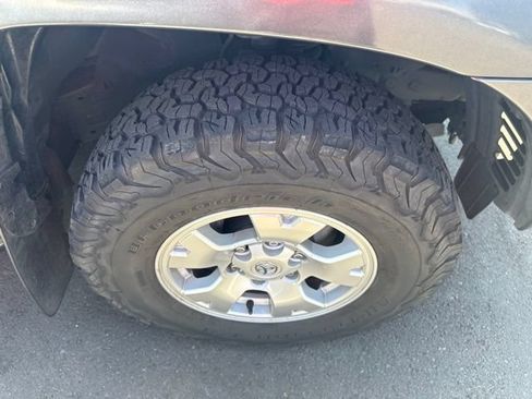 Used 2014 Toyota Tacoma PreRunner w/ TRD Off-Road Package RWD image 11