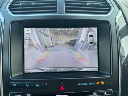 Used 2018 Ford Explorer Platinum AWD/4WD image 4