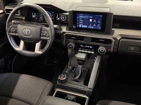Used 2025 Toyota 4Runner SR5 AWD/4WD image 14