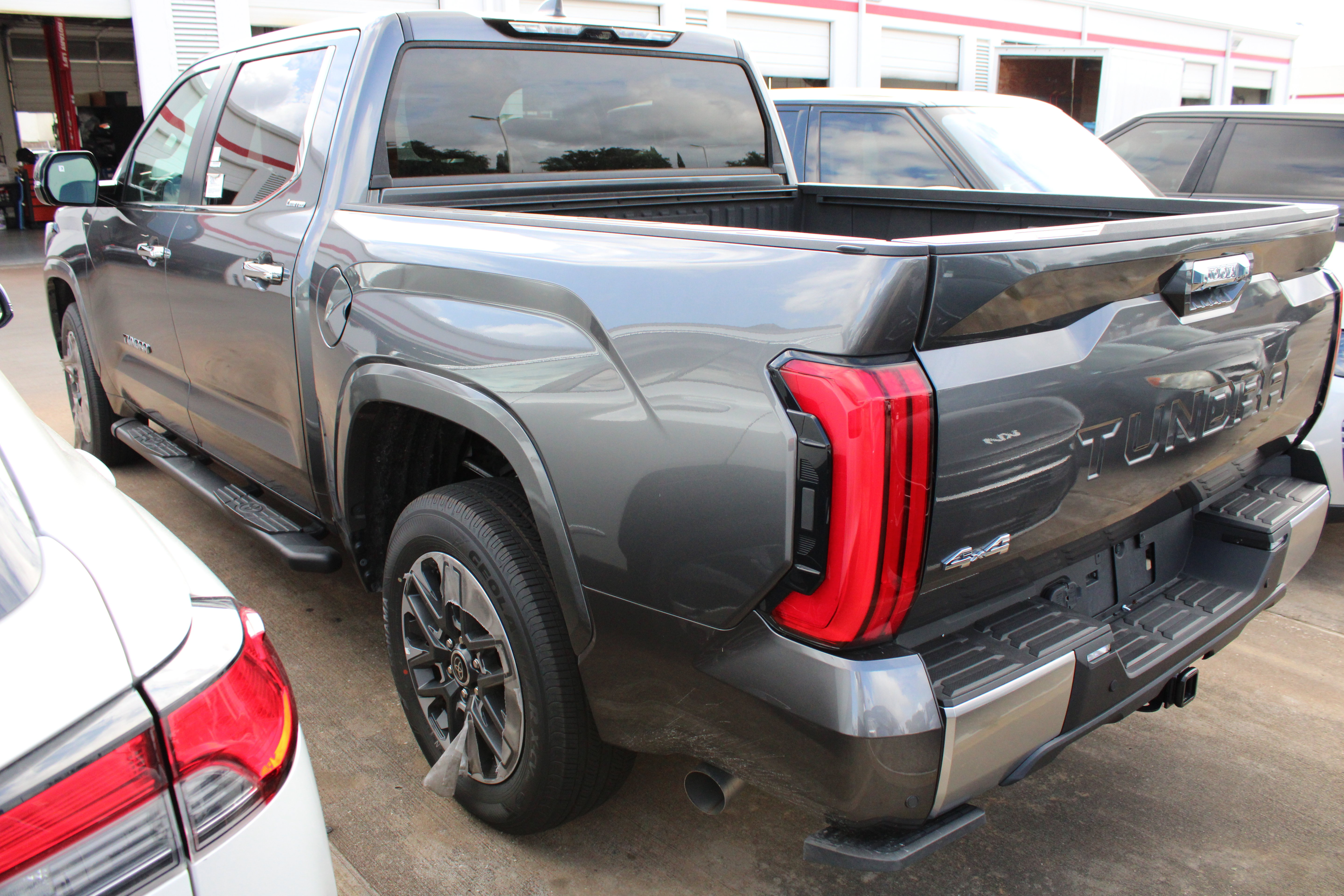 Used 2024 Toyota Tundra Limited w/ Power Package AWD/4WD image 7