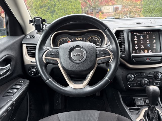 Used 2016 Jeep Cherokee Latitude w/ Comfort & Sound Group FWD image 9