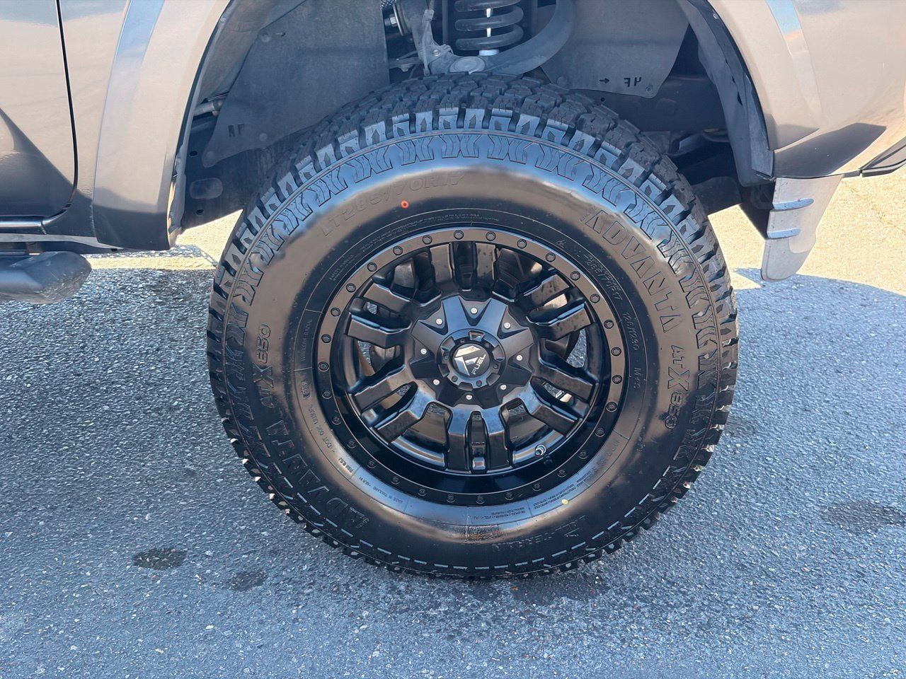 Used 2016 Toyota Tacoma TRD Sport w/ Towing Package RWD image 9