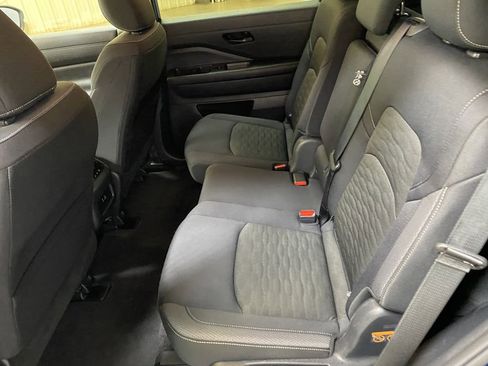 Used 2025 Nissan Pathfinder SV AWD/4WD image 23