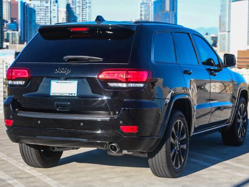 Used 2020 Jeep Grand Cherokee Altitude image 6