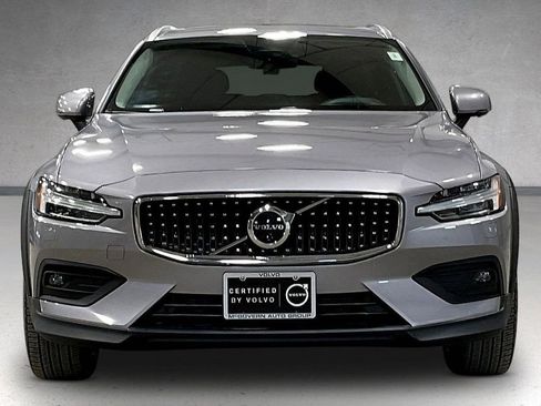 Certified 2026 Volvo V60 B5 Cross Country Ultra w/ Climate Package AWD/4WD image 2