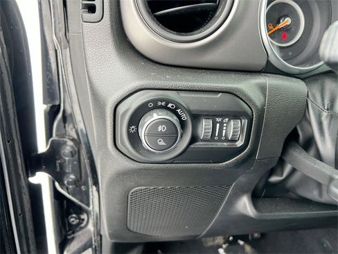 Used 2022 Jeep Gladiator Willys image 17