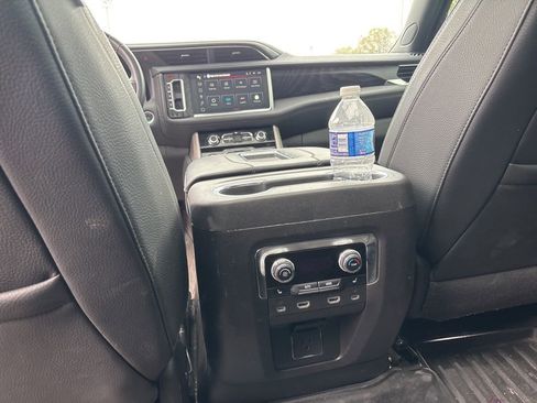 Used 2024 GMC Yukon Denali w/ Advanced Technology Package image 22