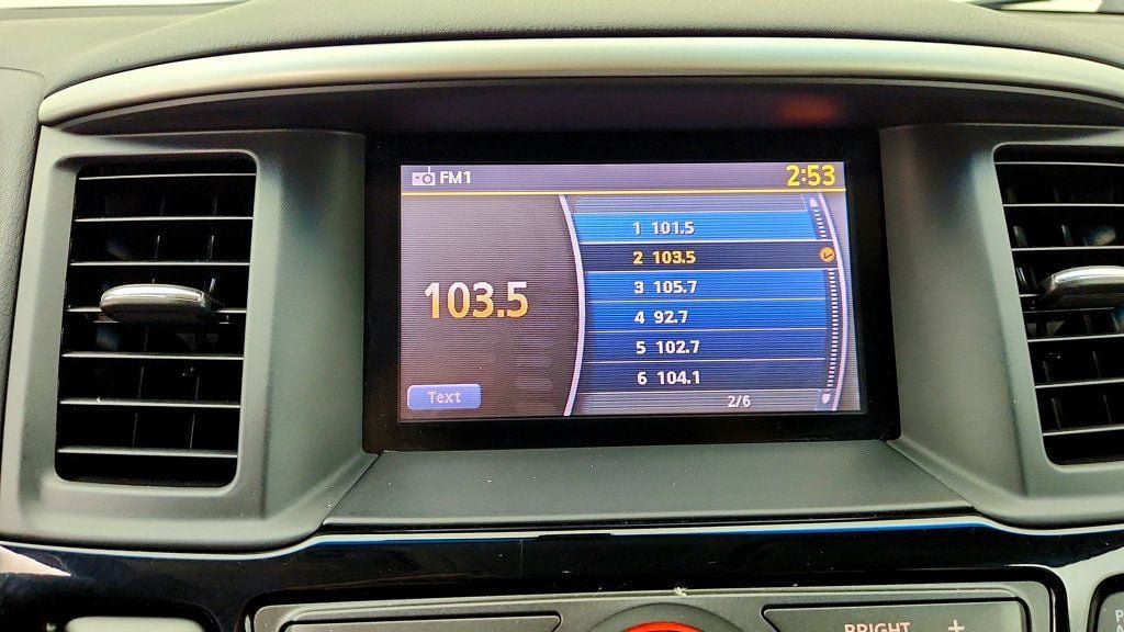 Used 2016 Nissan Pathfinder SV AWD/4WD image 17