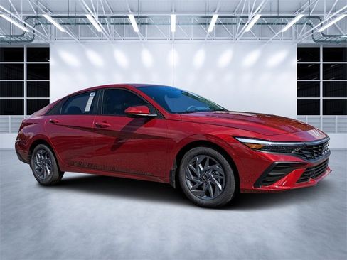 New 2024 Hyundai Elantra SEL image 1