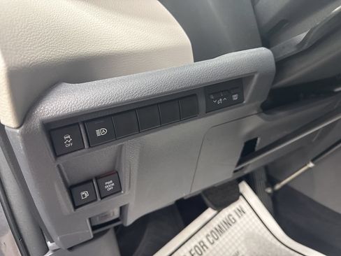 Used 2021 Toyota Sienna XLE FWD image 23
