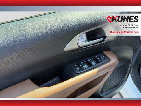 Used 2018 Chrysler Pacifica Limited w/ Advanced Safetytec Group FWD image 17