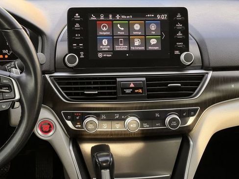 Used 2018 Honda Accord Touring image 15