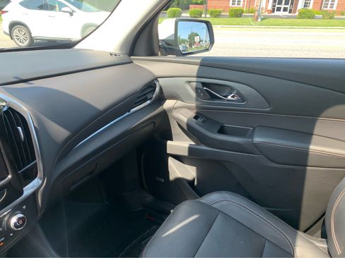Used 2020 Chevrolet Traverse Premier AWD/4WD image 22
