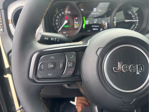 Used 2024 Jeep Wrangler Unlimited w/ Convenience Group AWD/4WD image 13