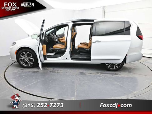 Used 2022 Chrysler Pacifica Pinnacle image 36
