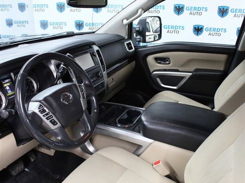 Used 2016 Nissan Titan SV image 7