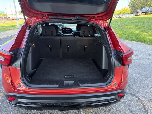 Used 2024 Chevrolet Trax RS w/ Sunroof Package FWD image 31