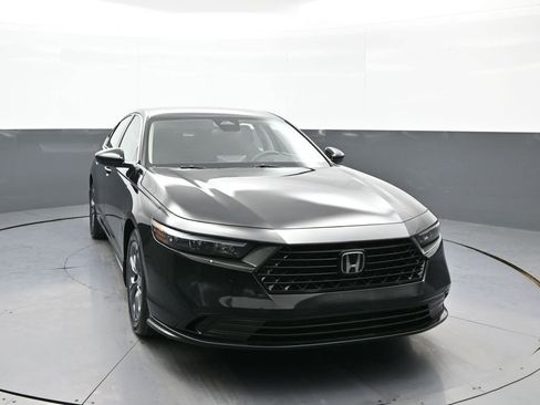 Certified 2023 Honda Accord EX image 3